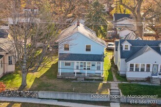 1621 Lakeshore Dr in Muskegon, MI - Building Photo - Building Photo