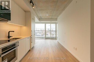 689-689 The Queensway in Toronto, ON - Building Photo - Building Photo