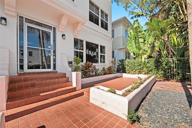 1320 Drexel Ave in Miami Beach, FL - Building Photo - Building Photo