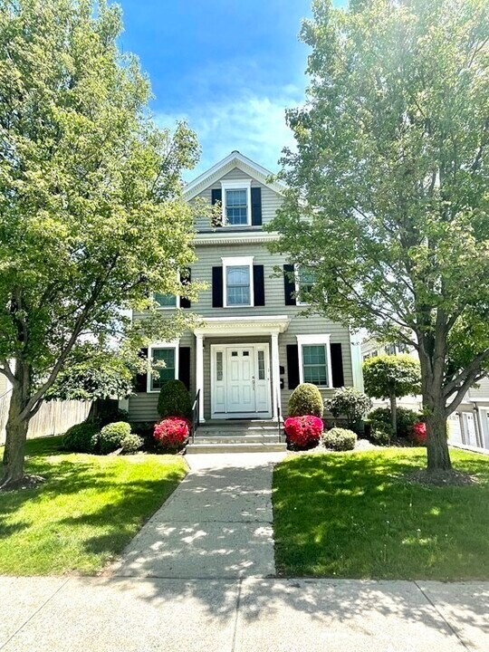 34 Prospect St in Waltham, MA - Building Photo