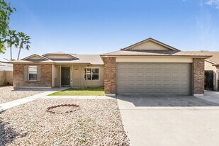 8023 W Krall St in Glendale, AZ - Building Photo