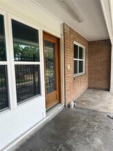 902 Hidden Valley Dr in Houston, TX - Building Photo - Building Photo