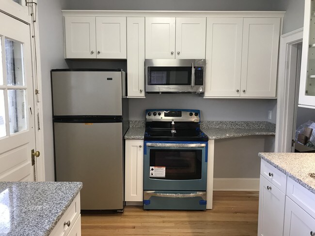 3220 W Franklin St, Unit B in Richmond, VA - Building Photo - Building Photo
