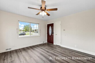 2002 Ivy Ave in Rapid City, SD - Building Photo - Building Photo