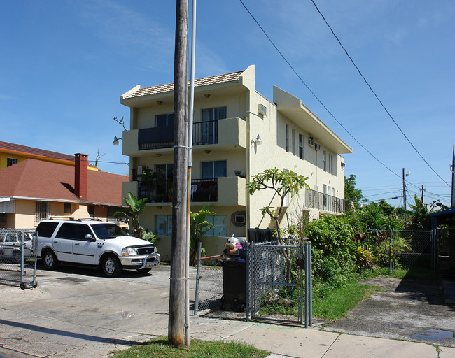 817 NW 2nd St in Miami, FL - Building Photo - Building Photo