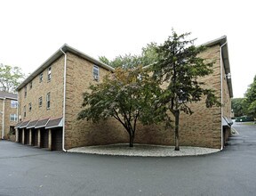 Hillside Gardens in Rockaway, NJ - Building Photo - Building Photo