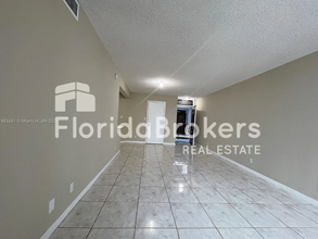 212 Lake Pointe Dr in Oakland Park, FL - Building Photo - Building Photo