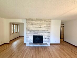 7301 Glouchester Dr in Minneapolis, MN - Building Photo - Building Photo