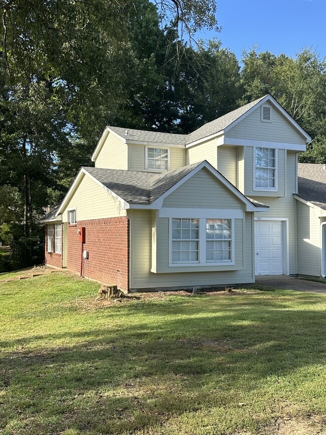 101 Glen Hollow Dr in Clinton, MS - Building Photo - Building Photo