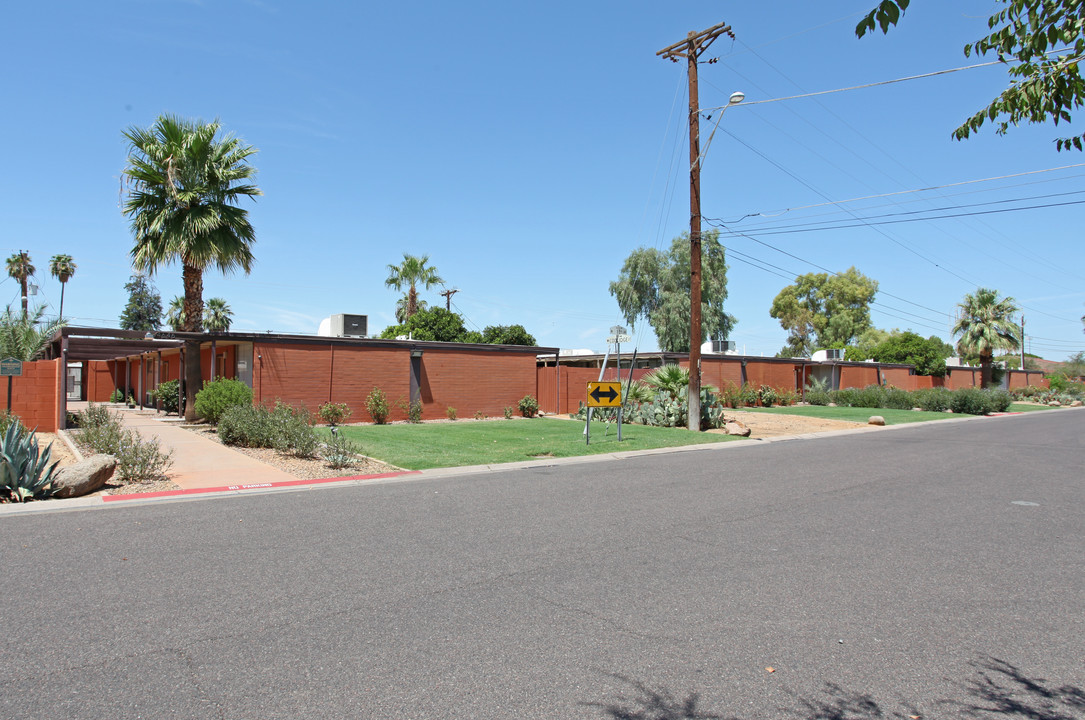 Grandview Condominiums in Phoenix, AZ - Building Photo