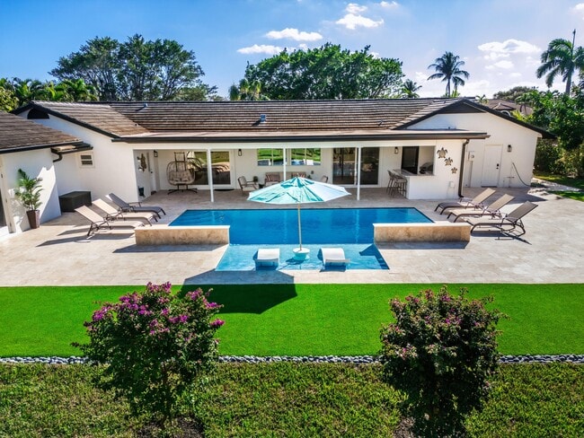 property at 3127 Sherwood Blvd