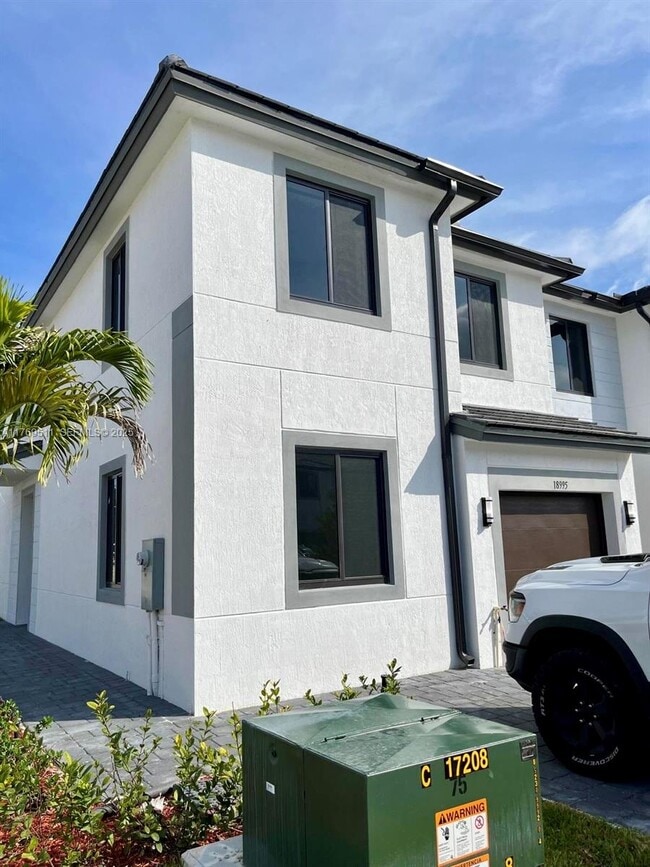 property at 1280 N Flagler Ave