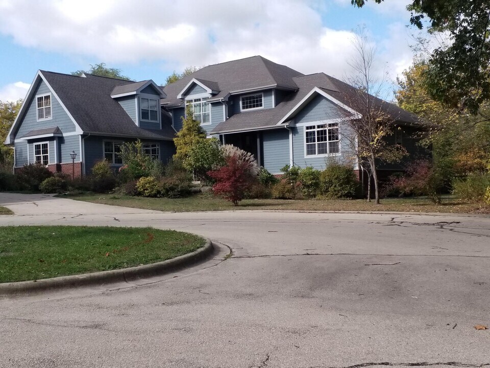 4582 Bishops Ct in Middleton, WI - Building Photo