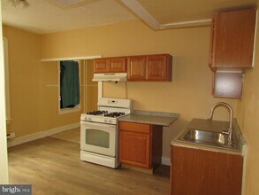 412 Lindley Ave in Philadelphia, PA - Building Photo - Building Photo