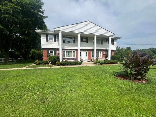 512 Hill St in Walworth, WI - Building Photo - Building Photo