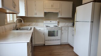 4173 Glacier View Dr in Springfield, OR - Building Photo