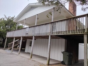109 Tammy St in Emerald Isle, NC - Building Photo - Building Photo