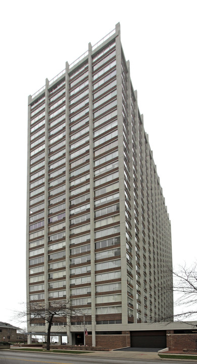 Granville Beach Condominiums in Chicago, IL - Building Photo