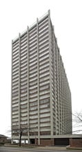 Granville Beach Condominiums in Chicago, IL - Building Photo - Building Photo