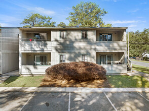 Seminole Village in Tallahassee, FL - Foto de edificio - Building Photo