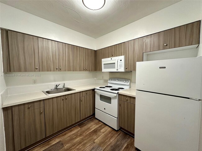 2300 Madison St in Hollywood, FL - Building Photo - Building Photo