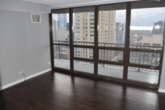 10 E Ontario St, Unit 3305 in Chicago, IL - Building Photo - Building Photo