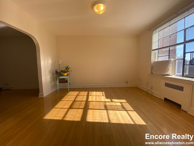 61 Longwood Ave, Unit 3 in Brookline, MA - Building Photo - Building Photo