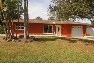 468 Limewood Ave in Dunedin, FL - Building Photo