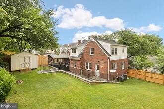 2400 Sanford St in Alexandria, VA - Building Photo - Building Photo