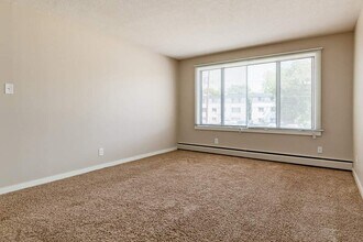 Charles Manor in Edmonton, AB - Building Photo - Building Photo