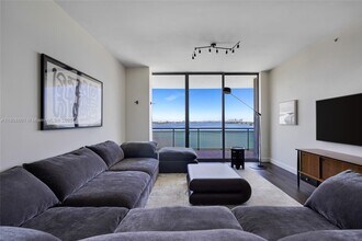 7901 Hispanola Ave in North Bay Village, FL - Foto de edificio - Building Photo