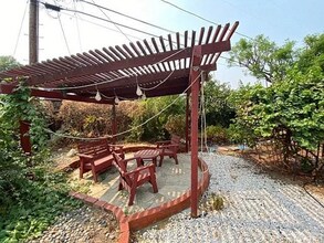 6657 Enfield Ave in Reseda, CA - Foto de edificio - Building Photo