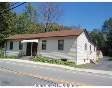 26-34 Putnam Rd in Central Village, CT - Building Photo