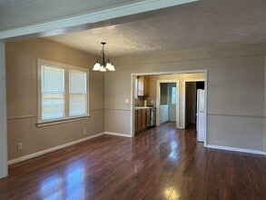 1705 W Cherokee Ave in Enid, OK - Foto de edificio - Building Photo