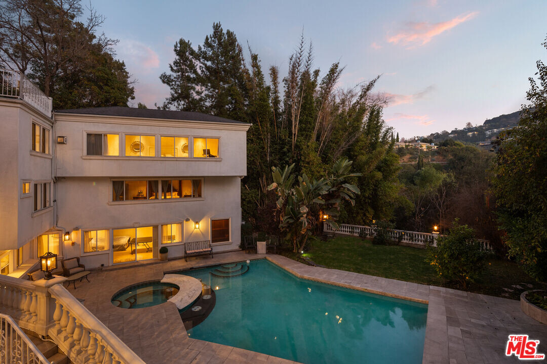 3511 Berry Dr in Los Angeles, CA - Building Photo