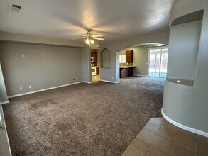 1912 Mount Whitney Ct in Tulare, CA - Building Photo - Building Photo