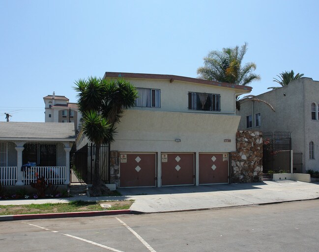 1738 Locust Ave in Long Beach, CA - Building Photo - Building Photo