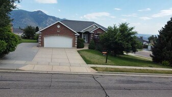 120 W 4100 N in Pleasant View, UT - Building Photo