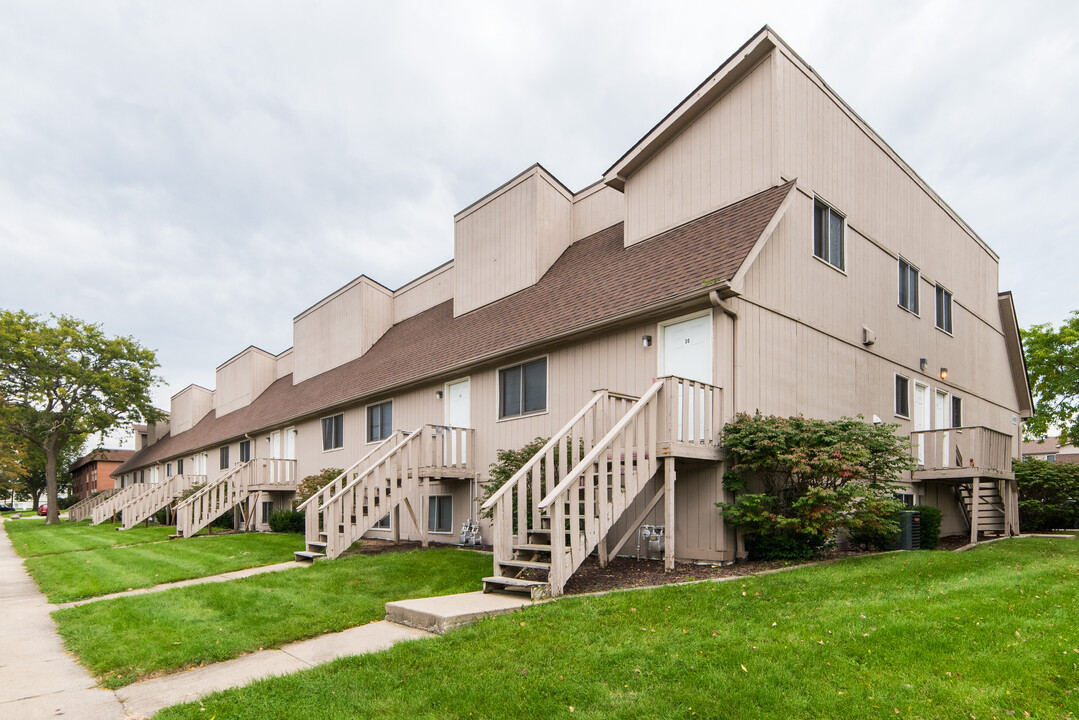 Barrington Plaza Realty in Dekalb, IL - Foto de edificio