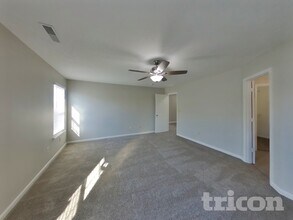 11611 Tucker Ct, Unit 406 in Indianapolis, IN - Building Photo - Building Photo