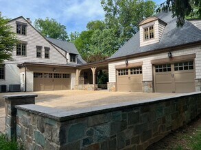 8820 Burning Tree Rd in Bethesda, MD - Building Photo - Building Photo