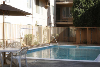 Balboa Pointe Apartments in Van Nuys, CA - Building Photo - Building Photo