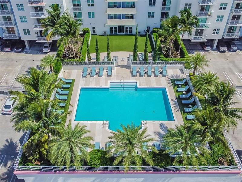 3000 Coral Wy in Coral Gables, FL - Building Photo