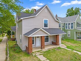 748 Fairview Ave NE in Grand Rapids, MI - Building Photo