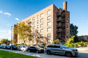 6395 Austin St in Rego Park, NY - Building Photo