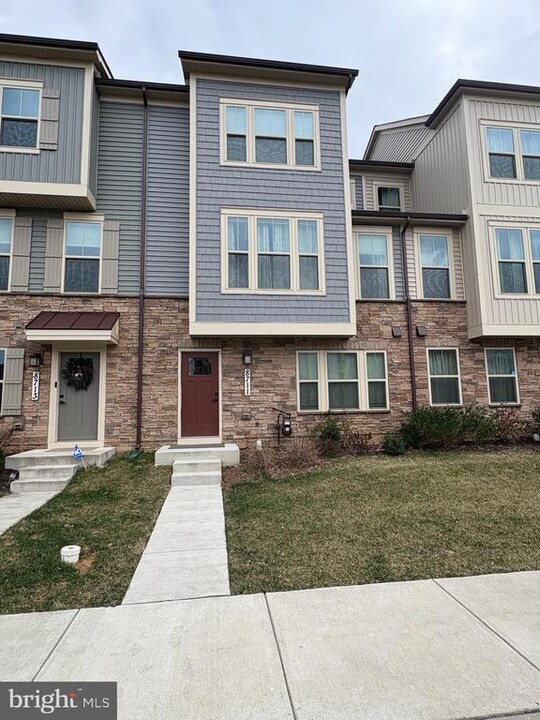 8711 Shady Pines Dr in Frederick, MD - Building Photo