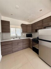 560 NE 67th St in Miami, FL - Building Photo - Building Photo