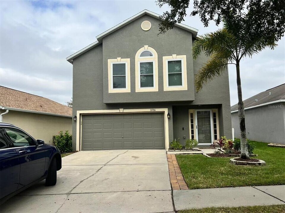 10706 Opus Dr in Riverview, FL - Building Photo