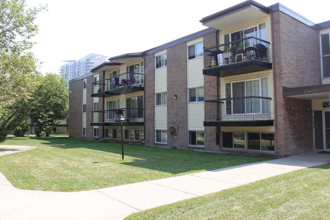 Haddon Arms in Calgary, AB - Building Photo