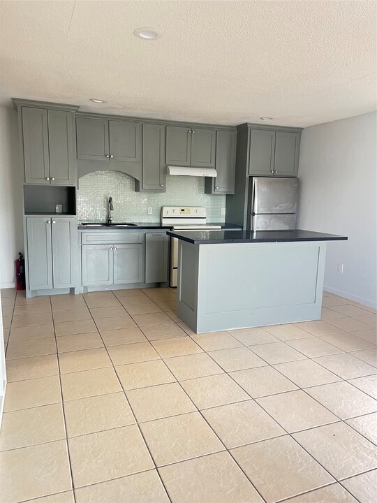 5526 Stonewall St in Houston, TX - Building Photo